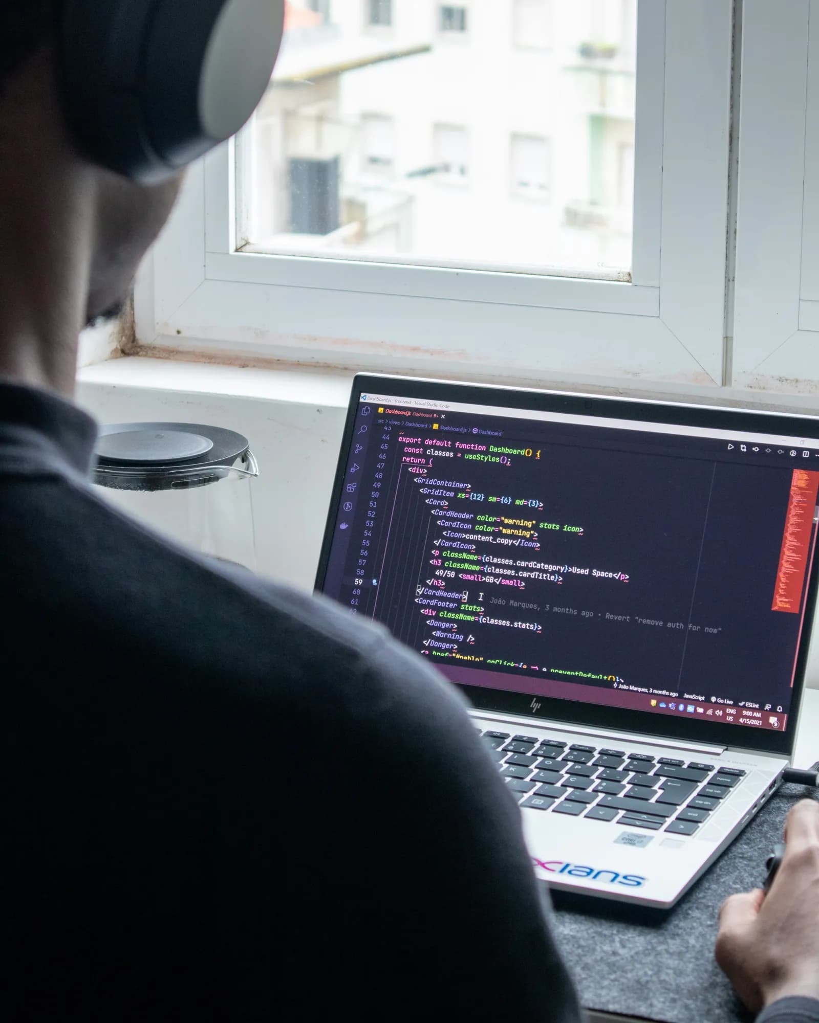 Cat helping developer improve real-time update architecture for better user experience